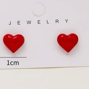 🧡 Cute, red stud hearts